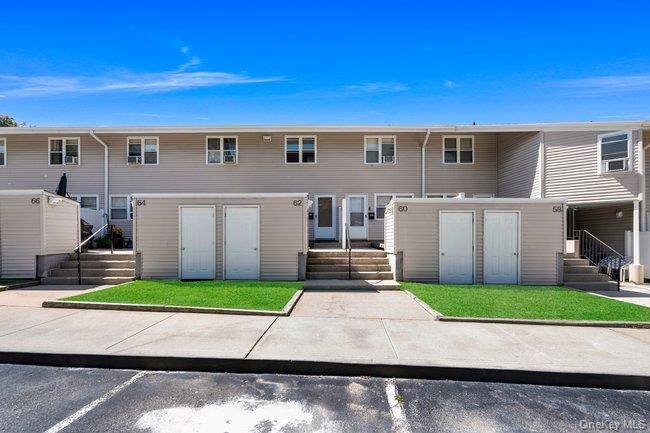 62 Townhouse RD #62, Huntington Station, NY 11746