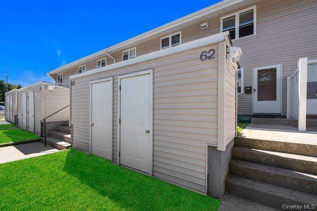 62 Townhouse RD #62, Huntington Station, NY 11746