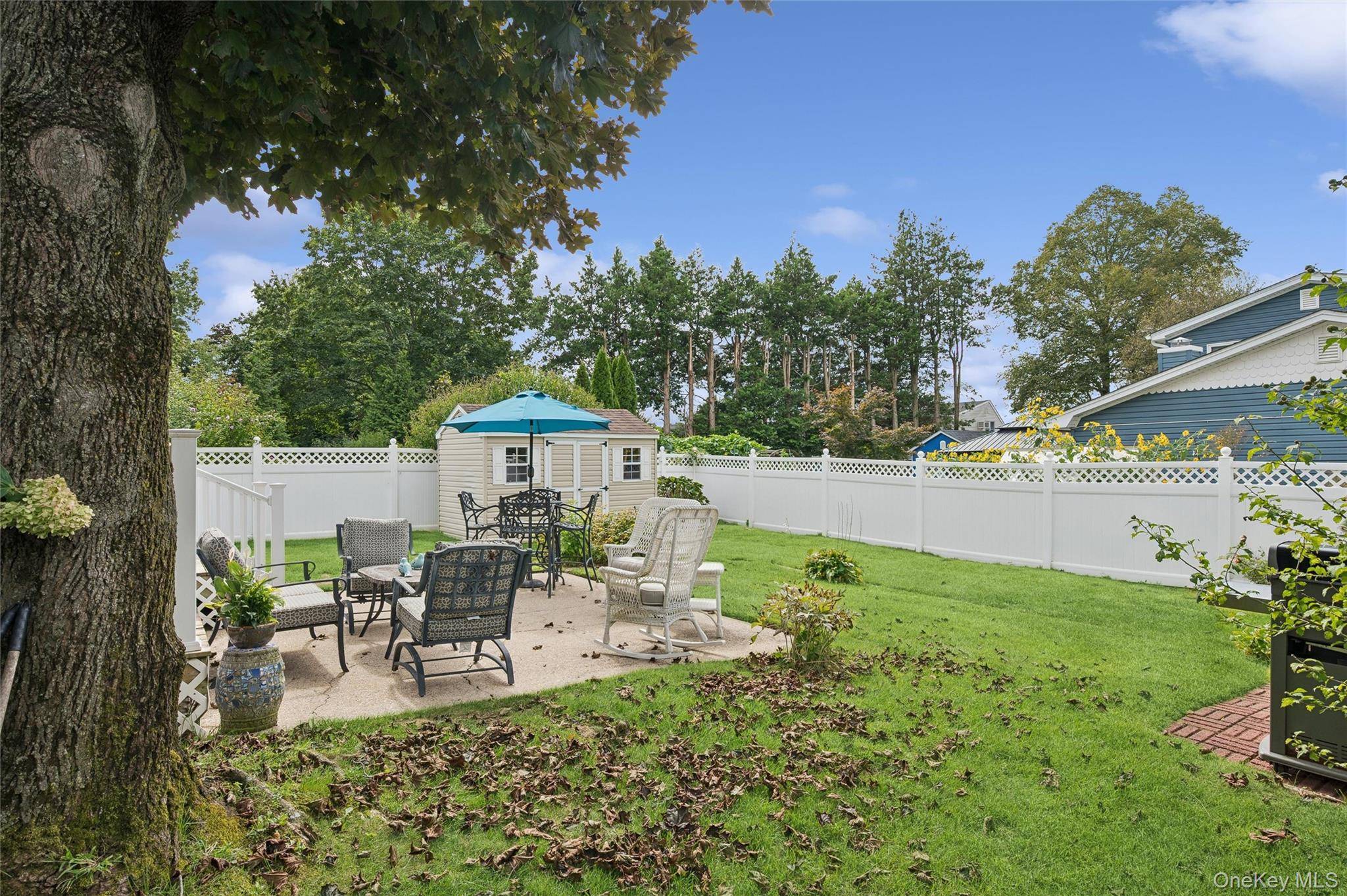 50 Plane Tree LN, Saint James, NY 11780