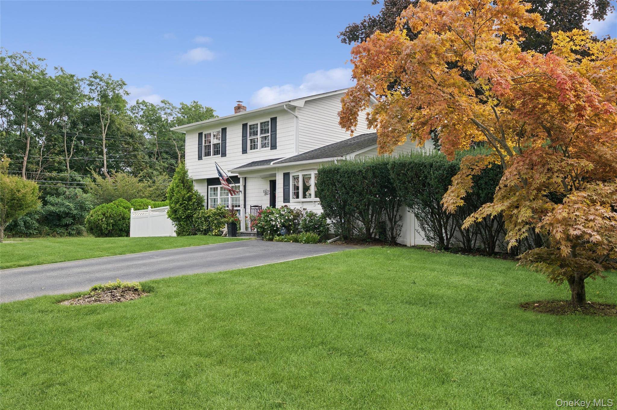 50 Plane Tree LN, Saint James, NY 11780
