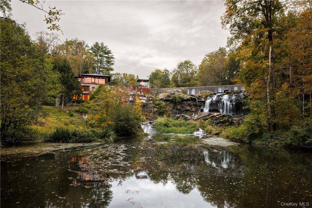Address not disclosed, Rhinebeck, NY 12572
