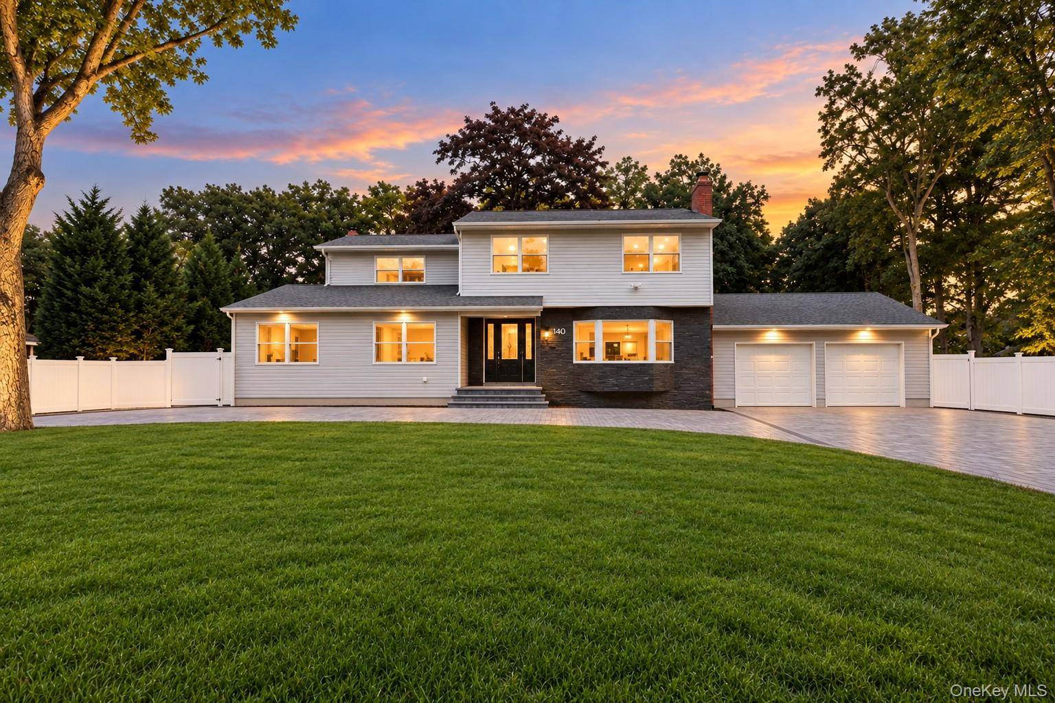 140 Seaman Neck RD, Dix Hills, NY 11746