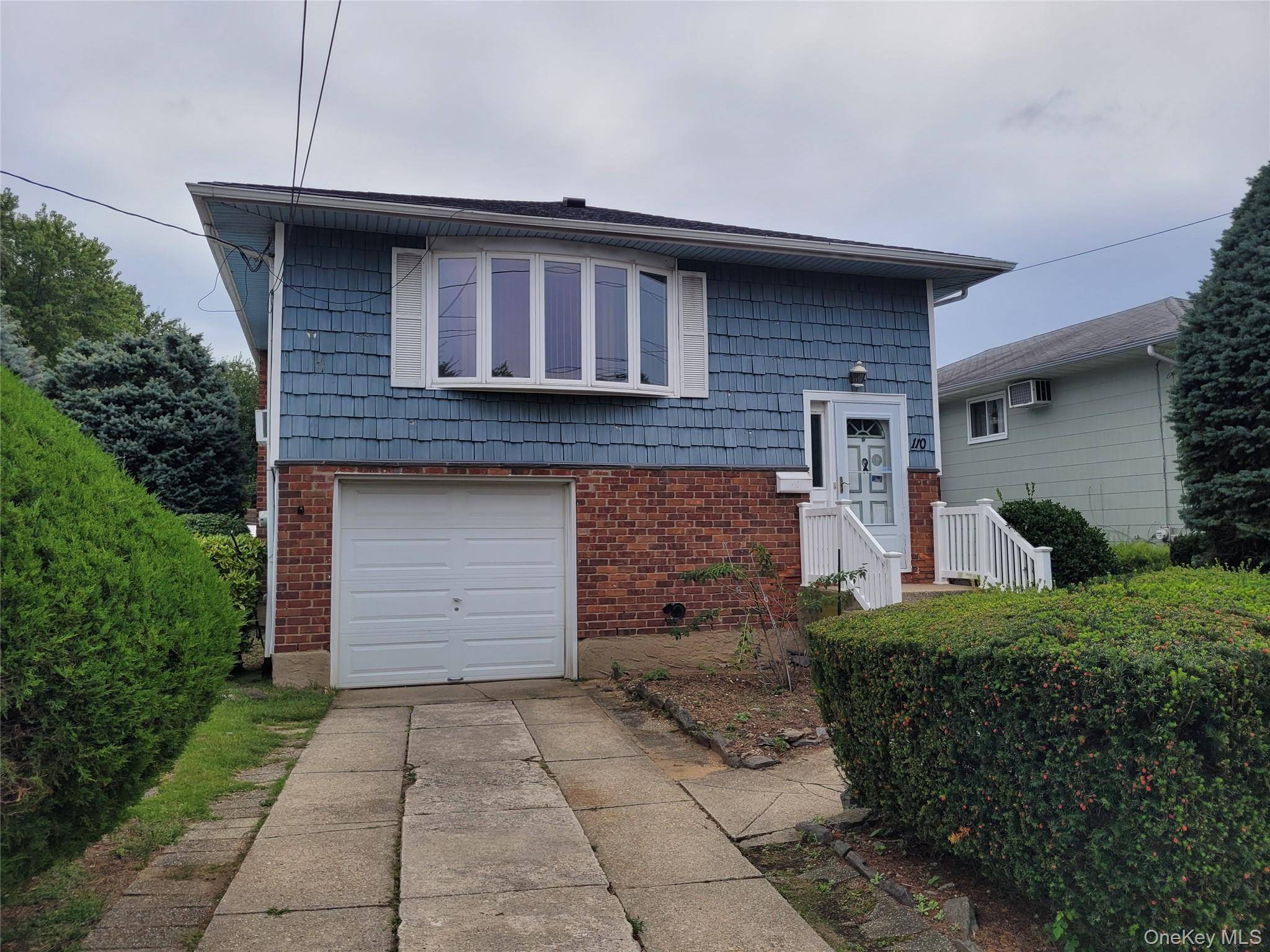 110 Crest AVE, Elmont, NY 11003