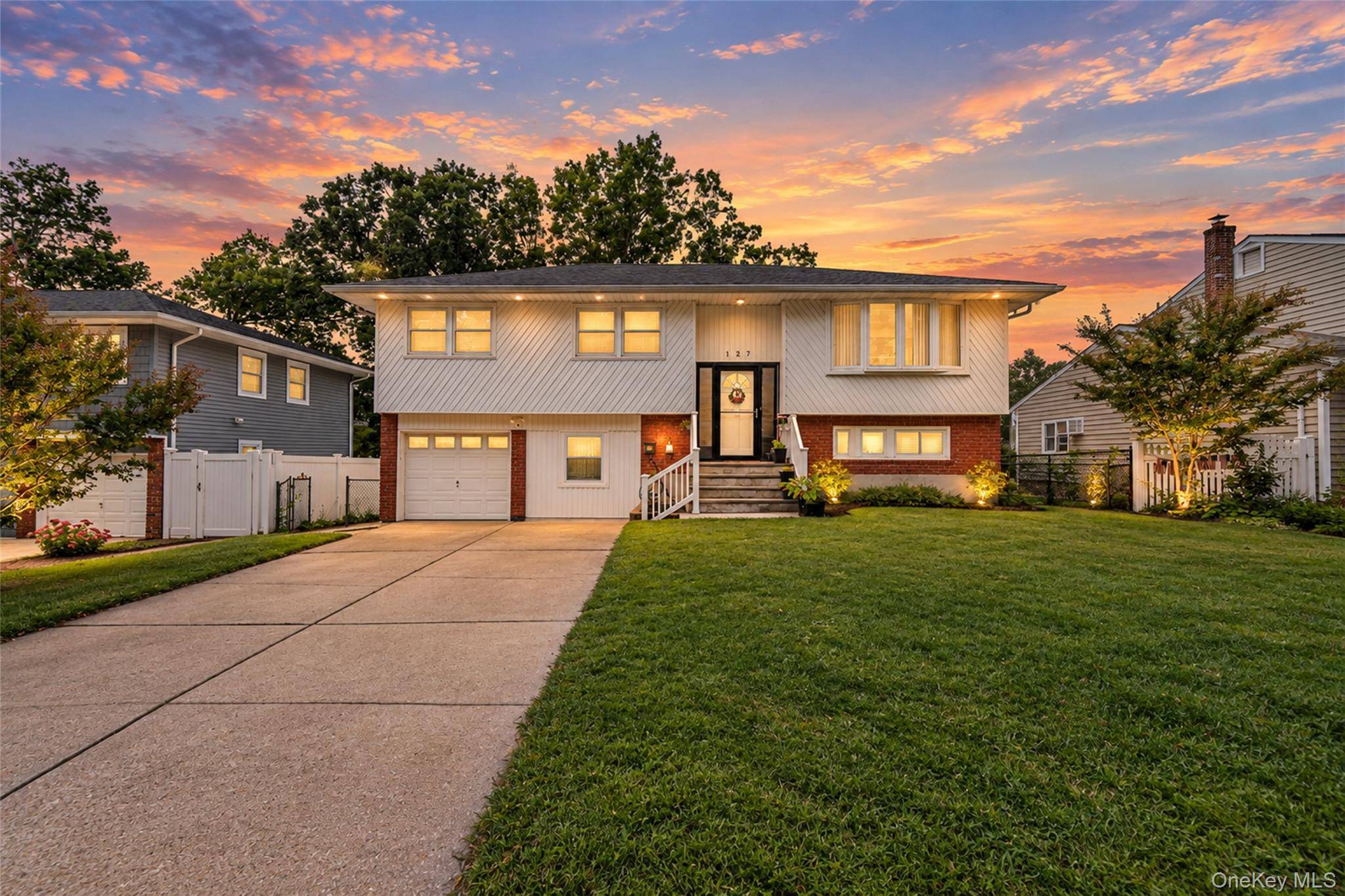 127 Iceland DR, Huntington Station, NY 11746