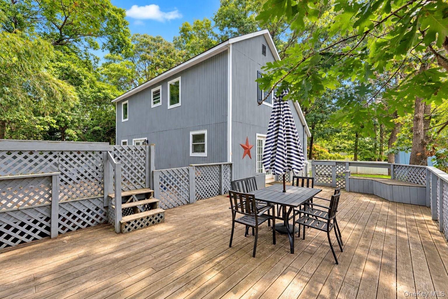 1 Hampton ST, East Quogue, NY 11942