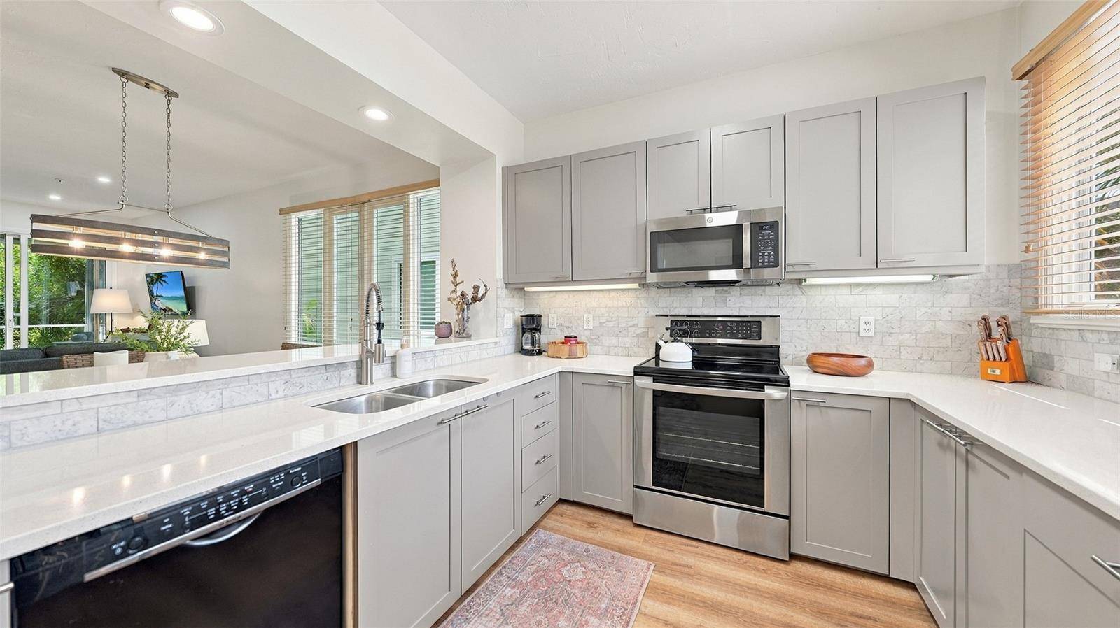 539 FOREST WAY #539, Longboat Key, FL 34228