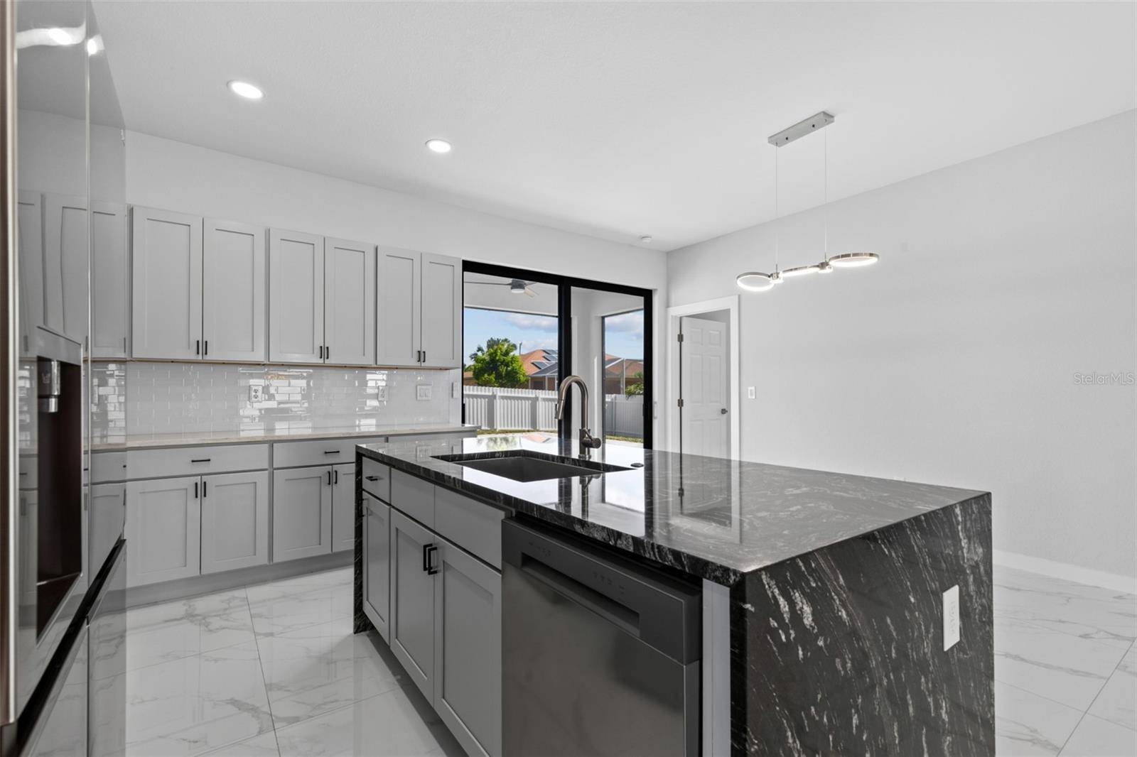 3921 NW 40TH LN, Cape Coral, FL 33993
