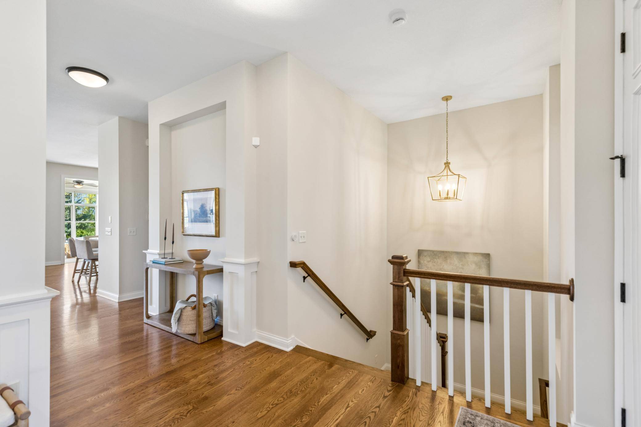 1354 Riverside LN, Mendota Heights, MN 55118