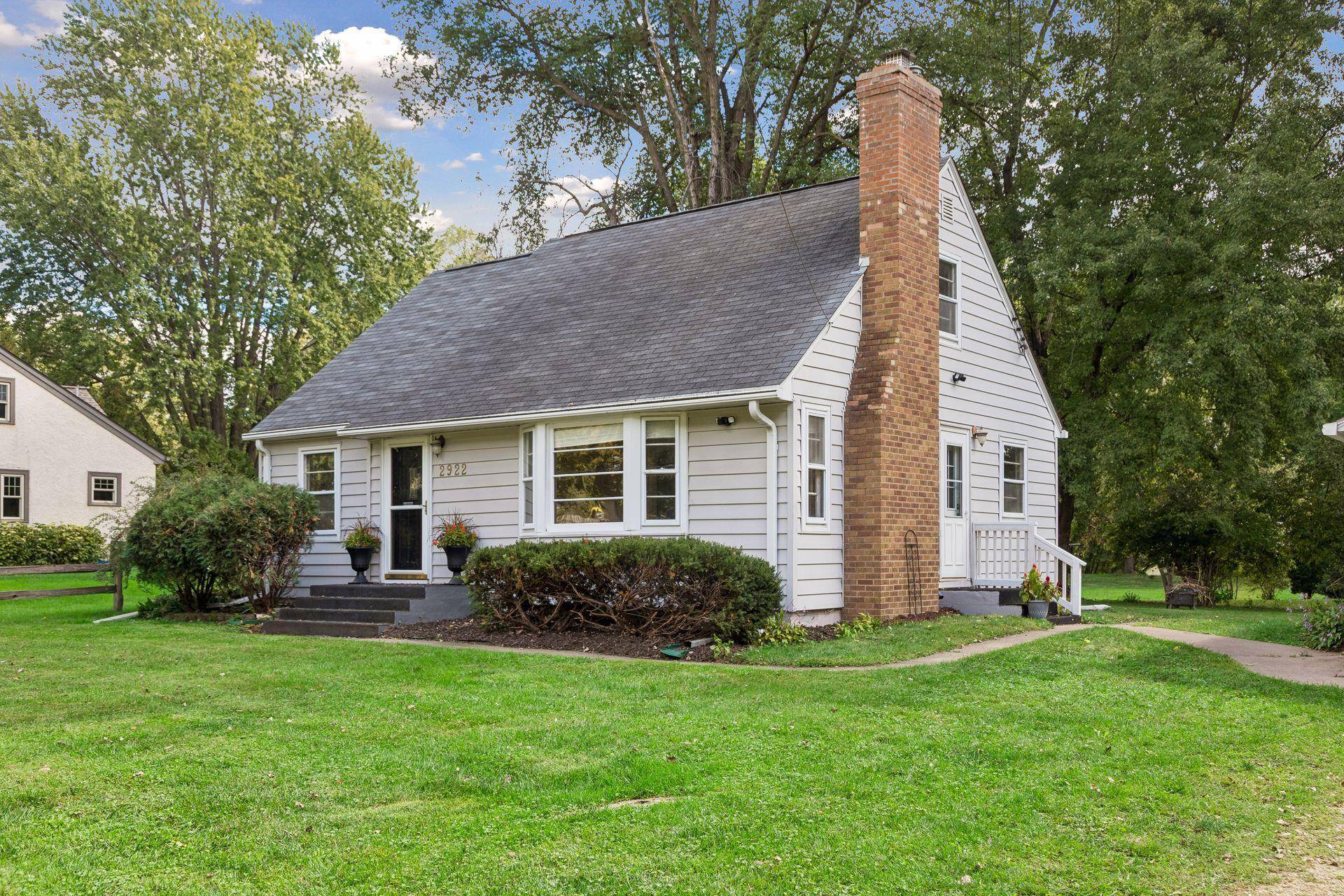 2922 Old Highway 8, Roseville, MN 55113