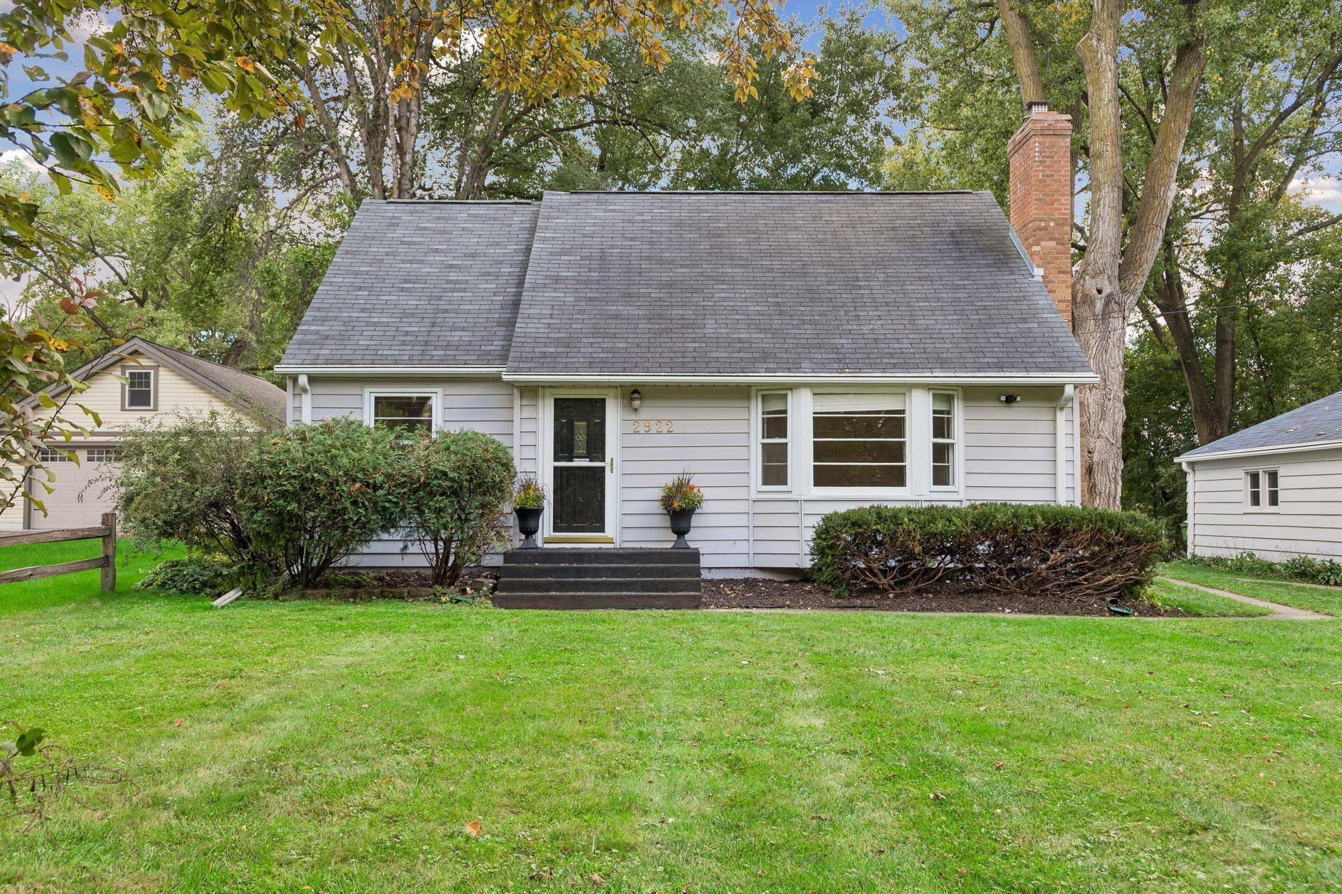2922 Old Highway 8, Roseville, MN 55113
