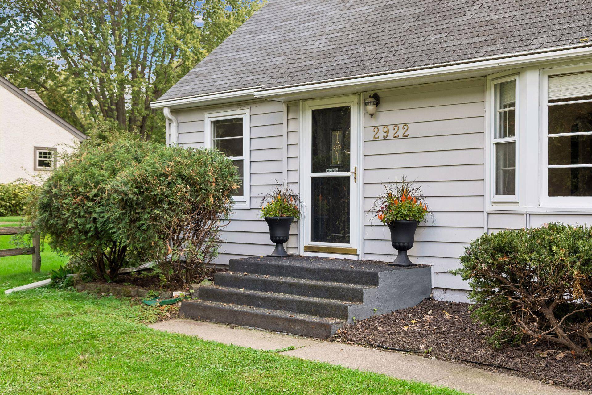 2922 Old Highway 8, Roseville, MN 55113