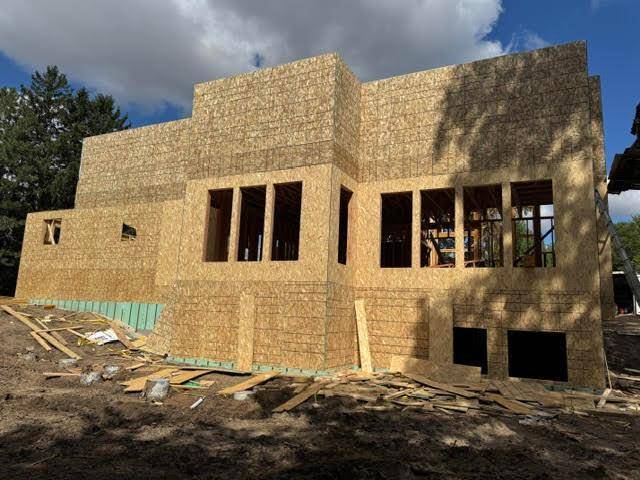 205 Deerwood LN N, Plymouth, MN 55441