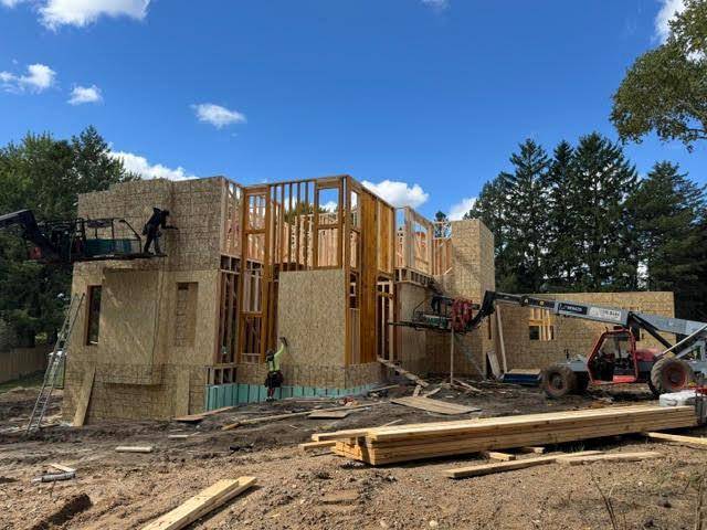 205 Deerwood LN N, Plymouth, MN 55441