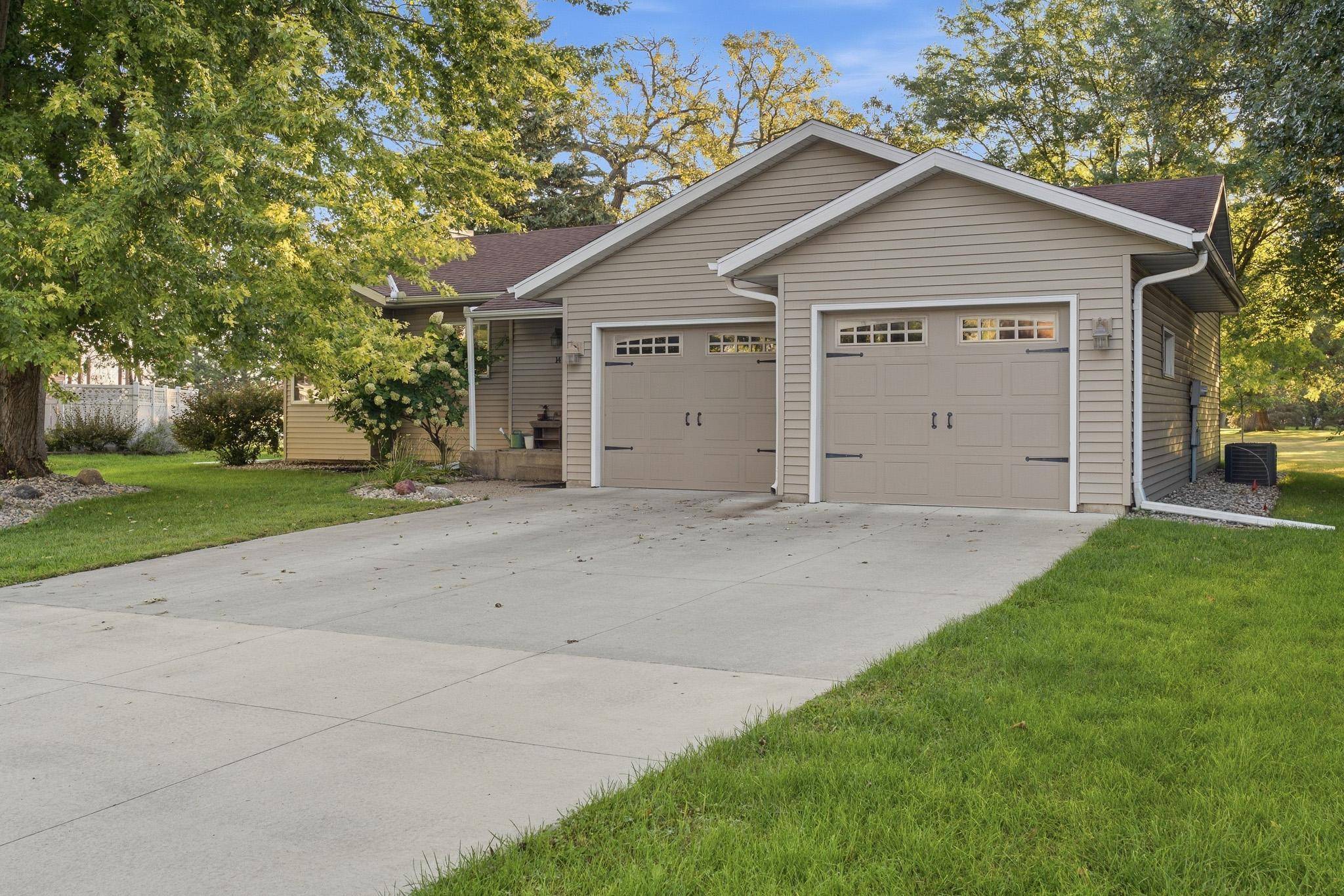 14 Renann CT, North Mankato, MN 56003