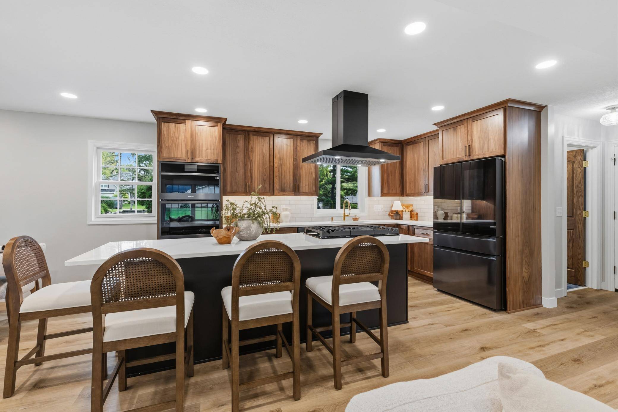 5613 Warden AVE, Edina, MN 55436