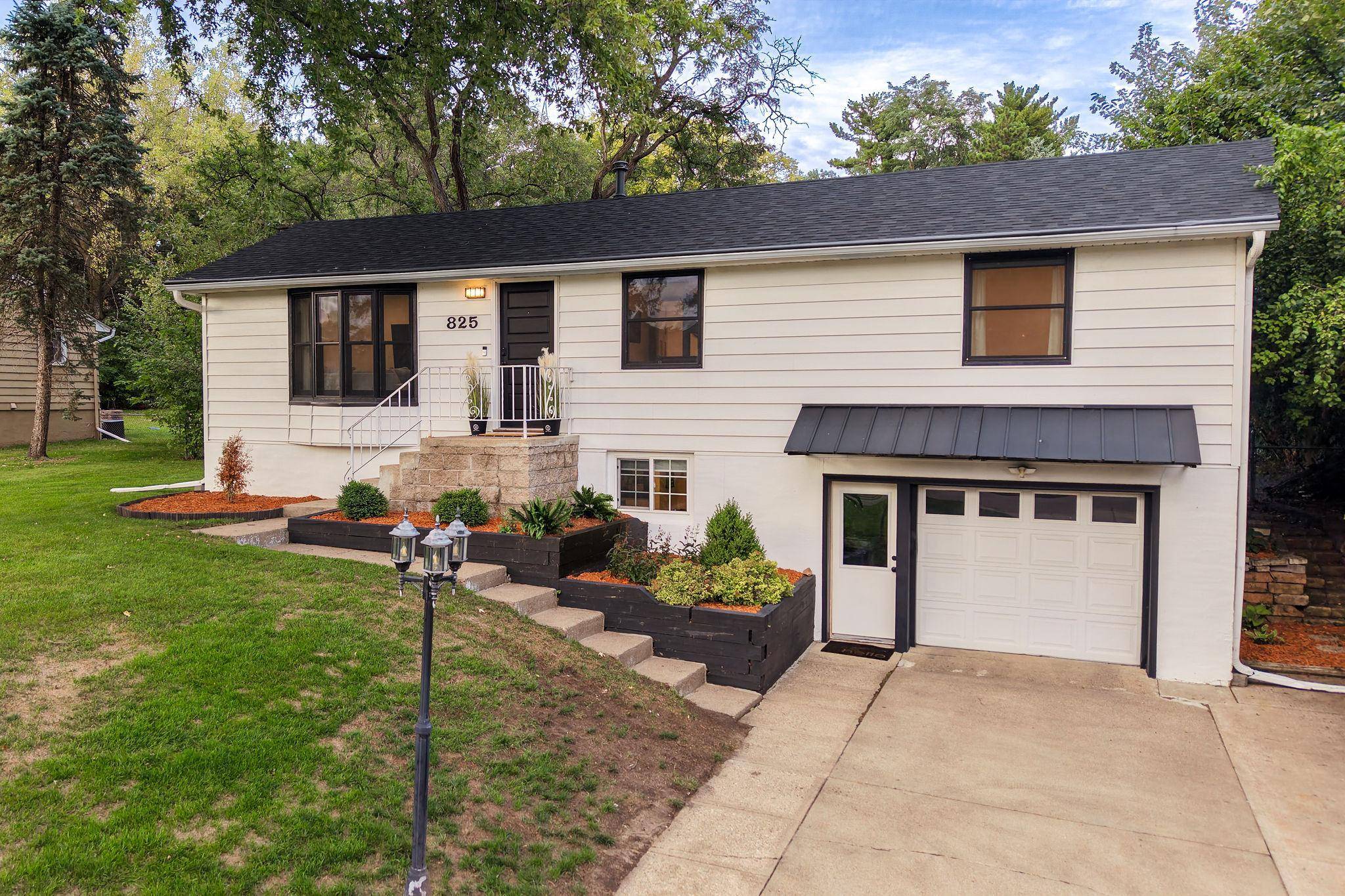 825 W River RD, Champlin, MN 55316