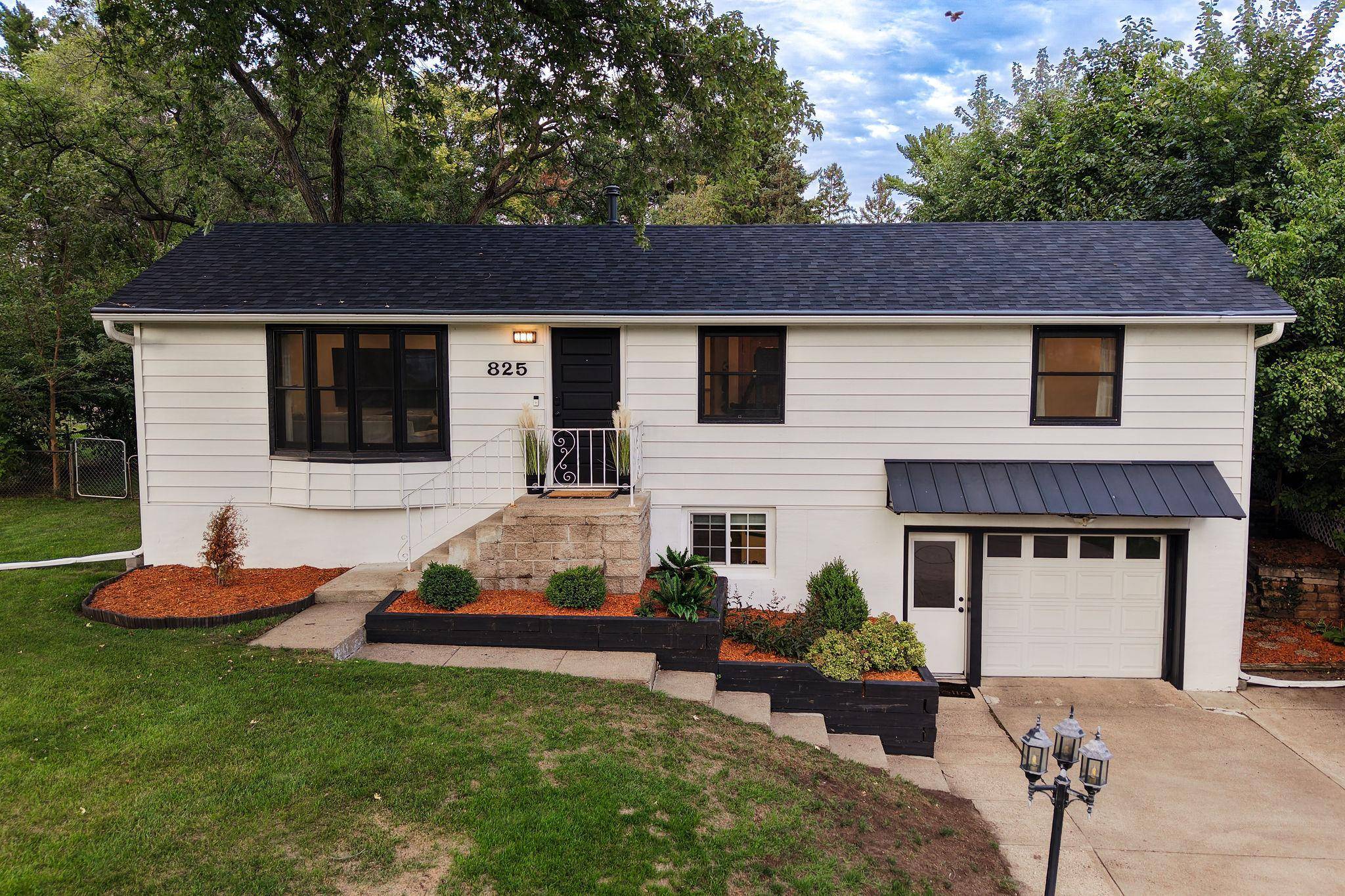 825 W River RD, Champlin, MN 55316