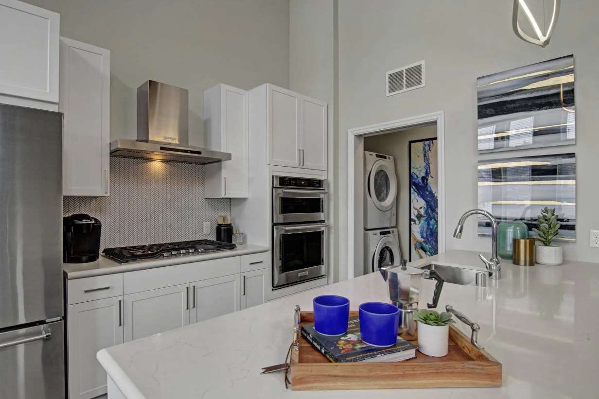 1477 W Lake St #N639, Minneapolis, MN 55408