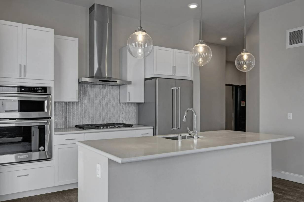 1477 W Lake St #N639, Minneapolis, MN 55408