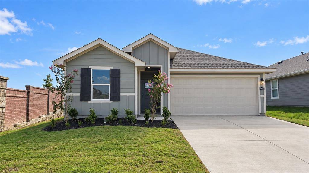 10613 DIAMOND MINE Drive, Fort Worth, TX 76036