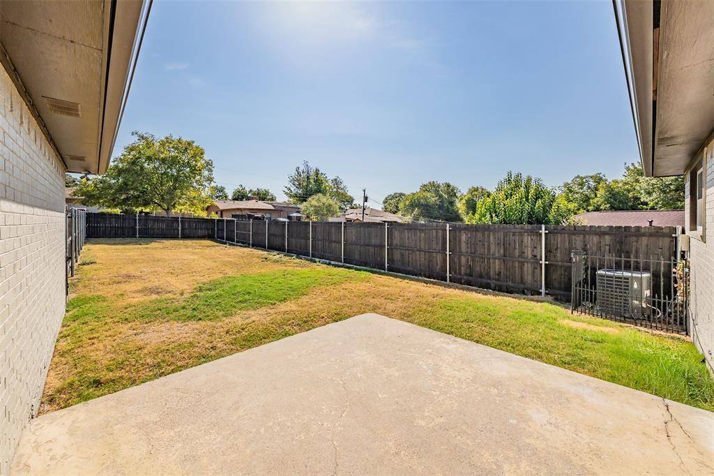 5812 Regatta Circle, Dallas, TX 75232