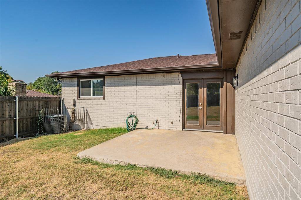 5812 Regatta Circle, Dallas, TX 75232