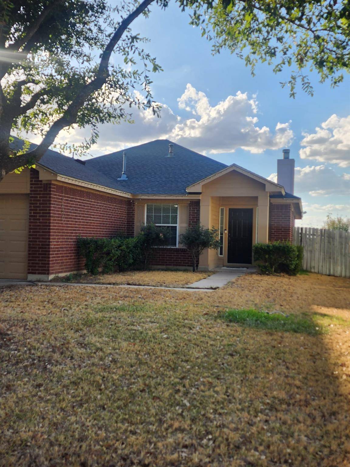 313 ESTATE DR, Hutto, TX 78634