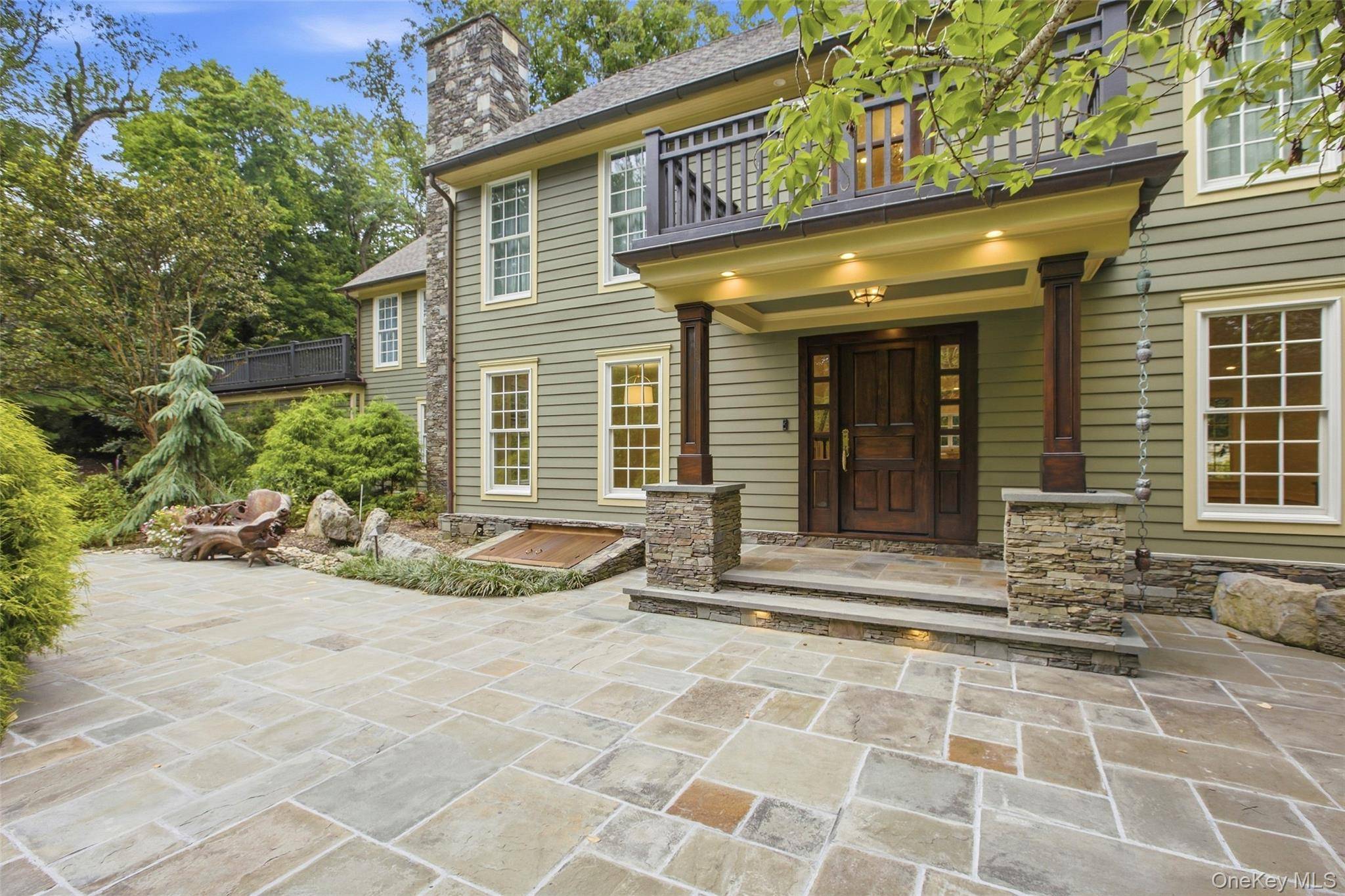1 Evans LN, Setauket, NY 11733