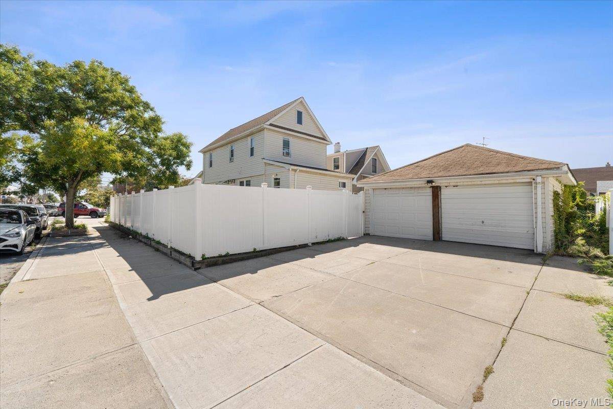 101-19 159th AVE, Howard Beach, NY 11414