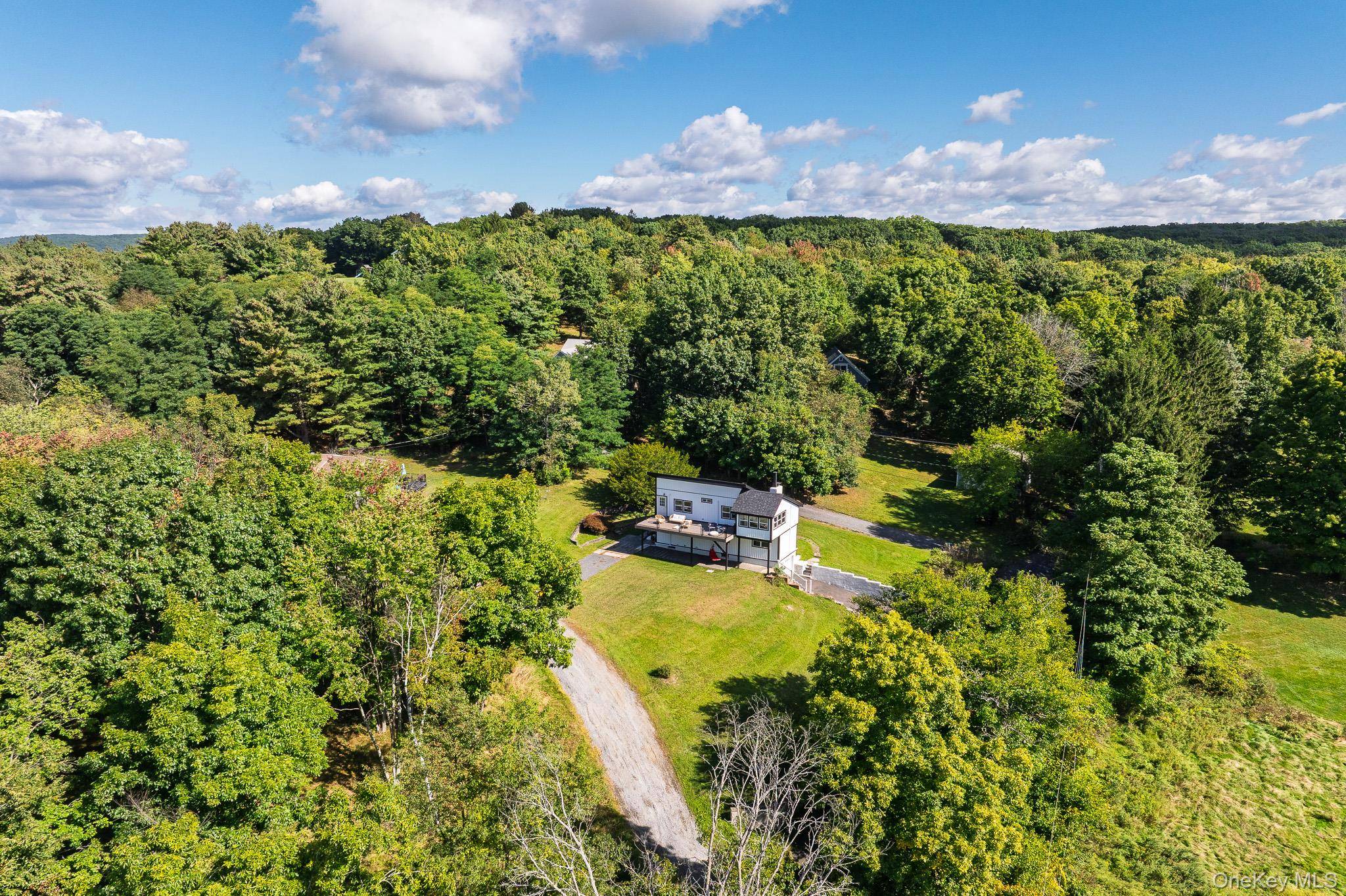 6 Wang DR, Craryville, NY 12521