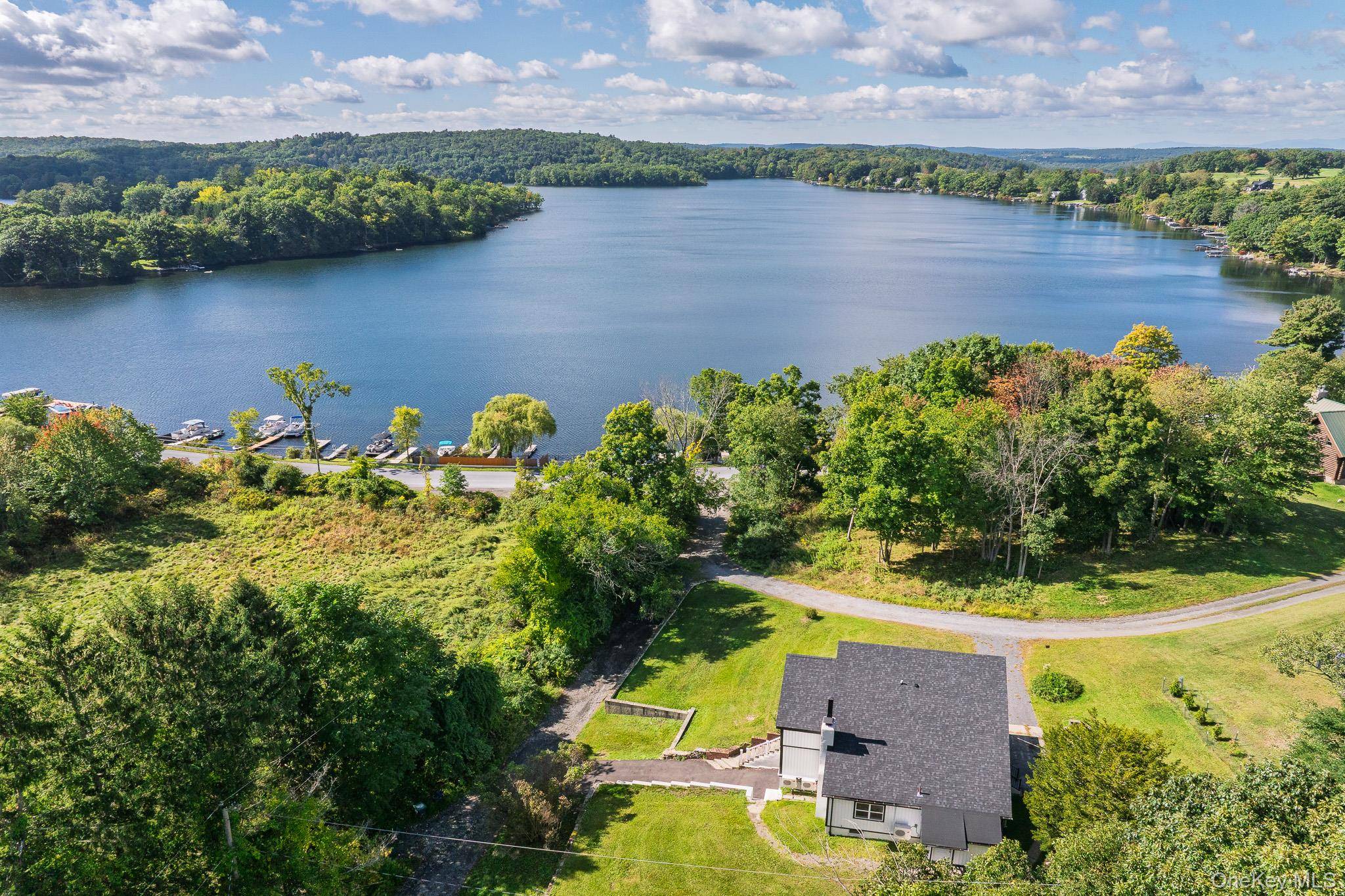 6 Wang DR, Craryville, NY 12521