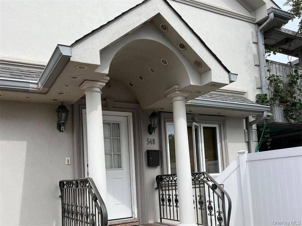 548 S Strong AVE, Lindenhurst, NY 11757