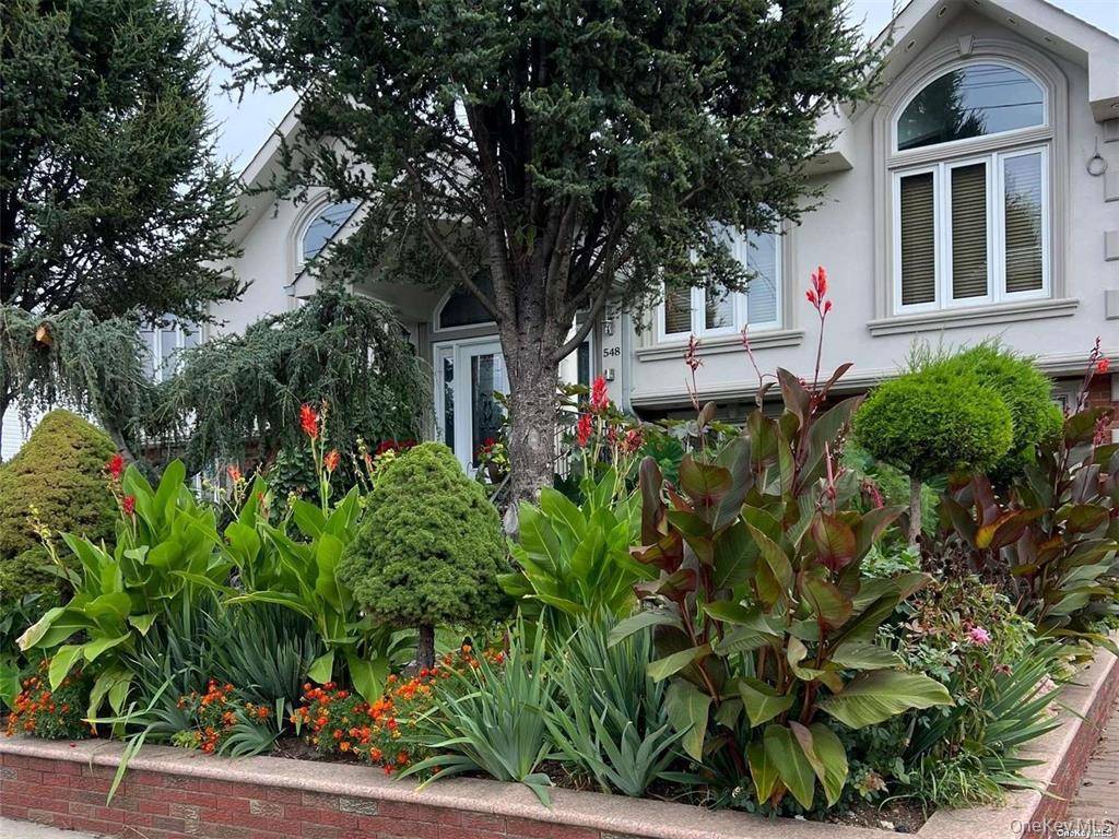 548 S Strong AVE, Lindenhurst, NY 11757