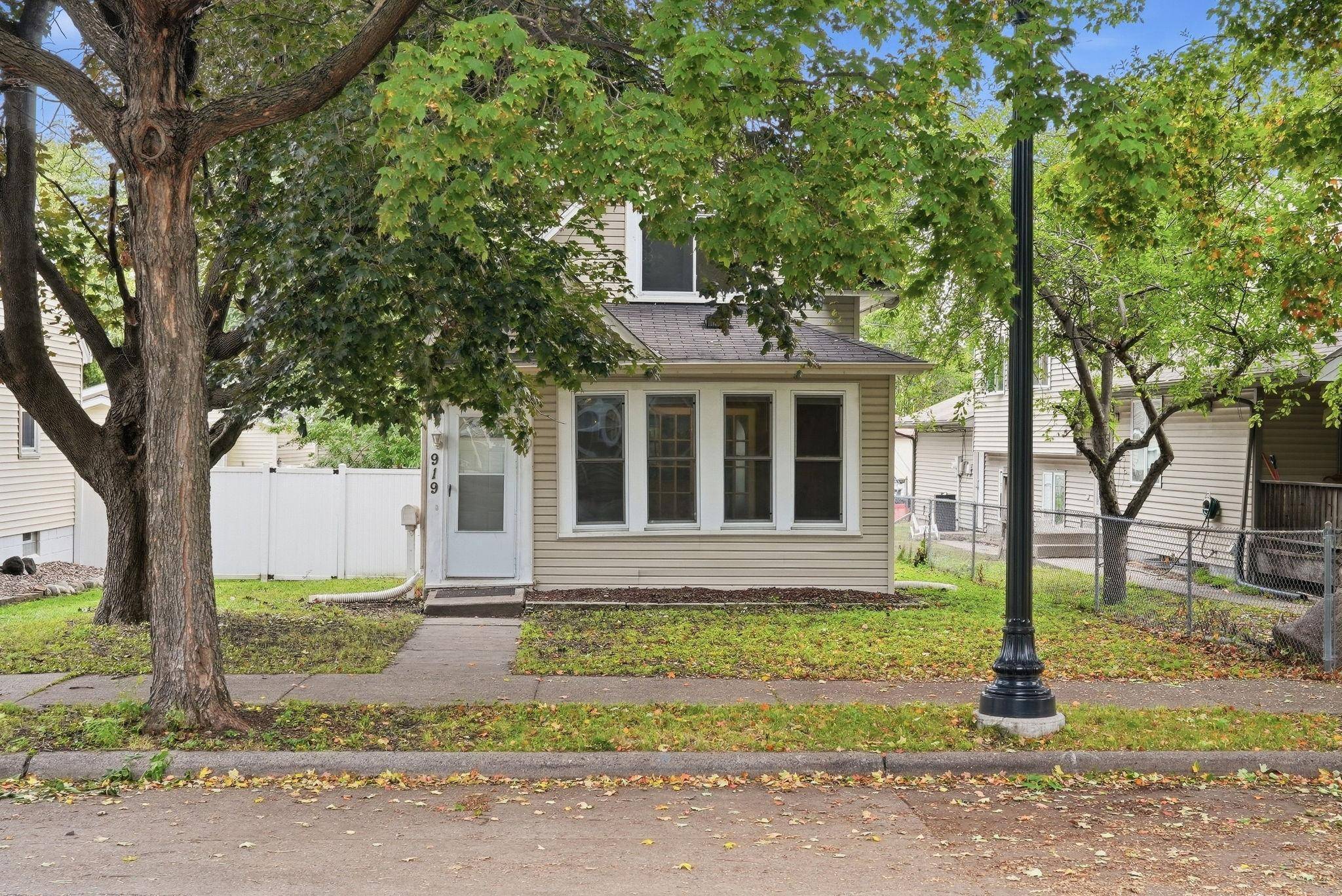 919 26th AVE SE, Minneapolis, MN 55414