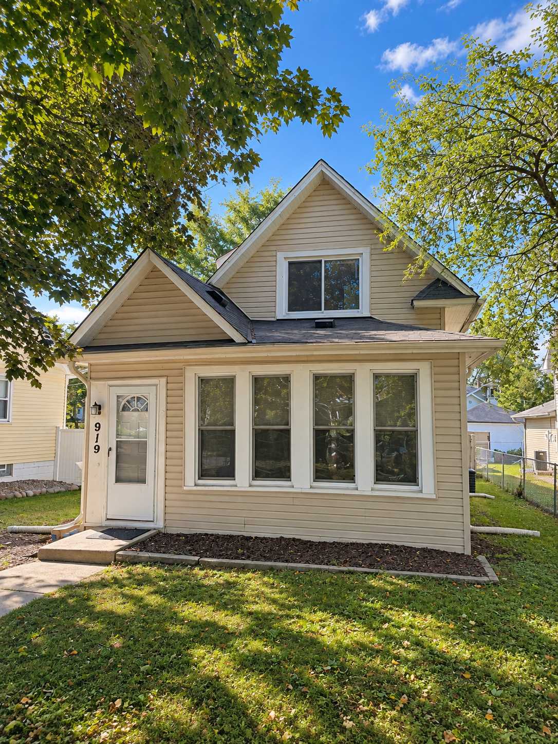 919 26th AVE SE, Minneapolis, MN 55414