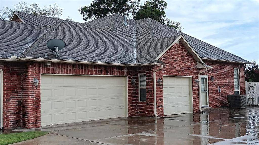 1502 N Windmill Ridge RDG, Shawnee, OK 74804