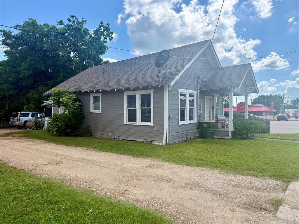 390 Live Oak Street, Marlin, TX 76661