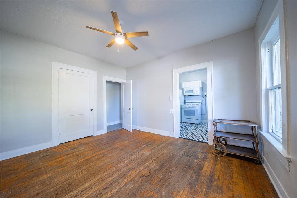 909 Sunset Avenue, Dallas, TX 75208