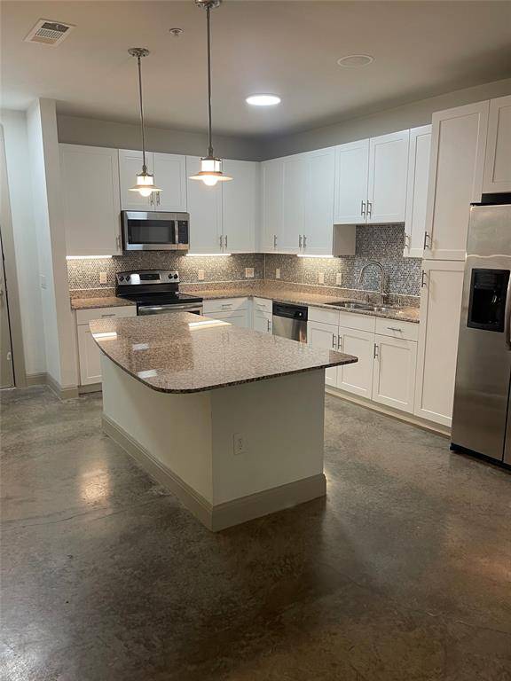 908 N Bishop Avenue #2-104, Dallas, TX 75208