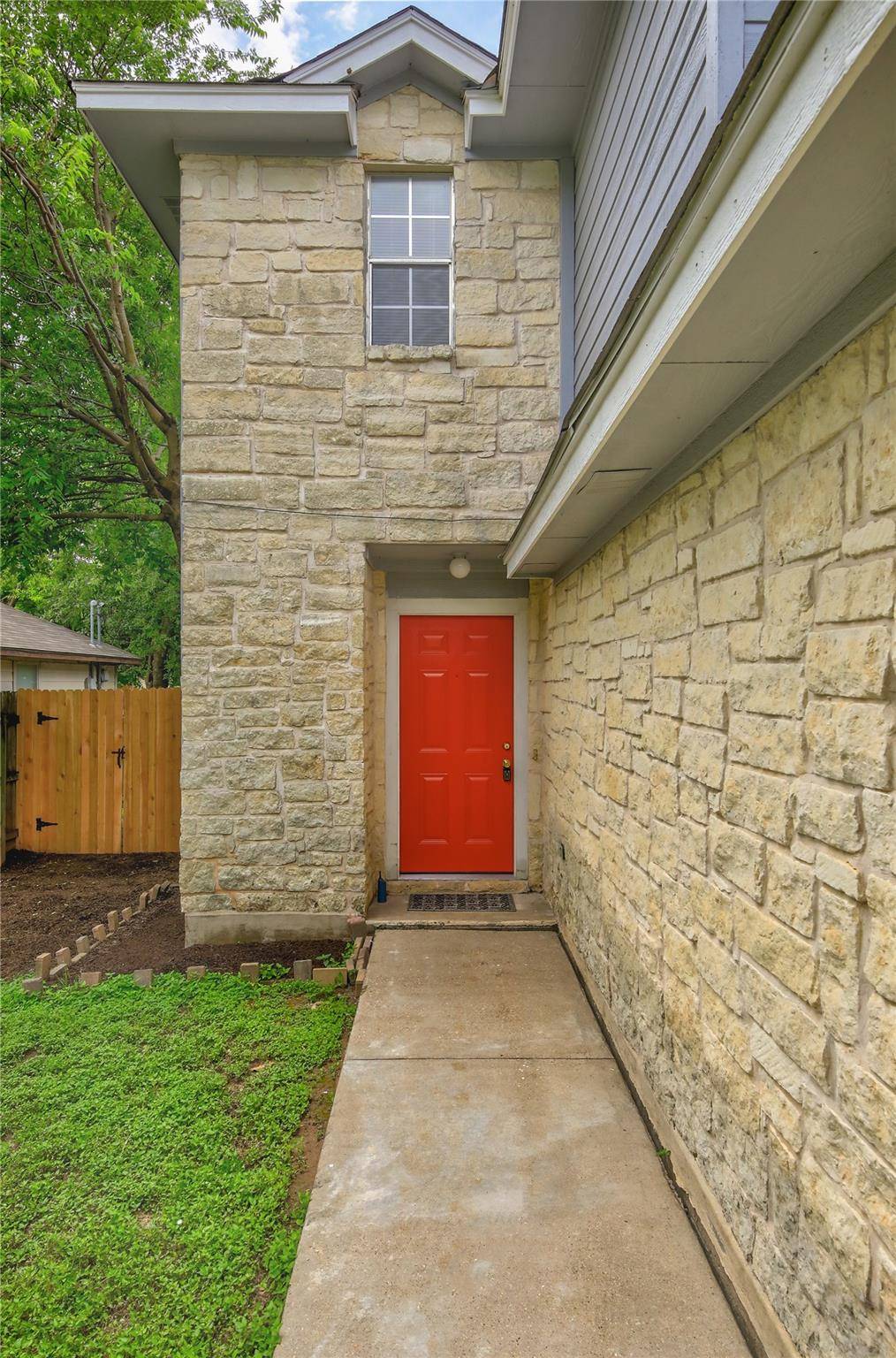 1005 Christopher Ave #A, Round Rock, TX 78681