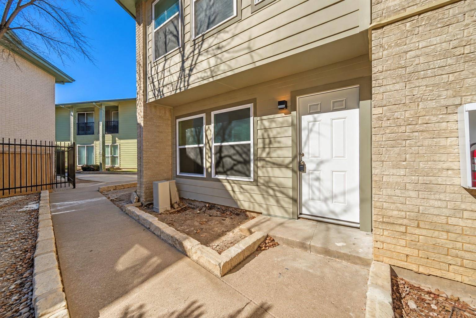 2124 Burton DR #125, Austin, TX 78741