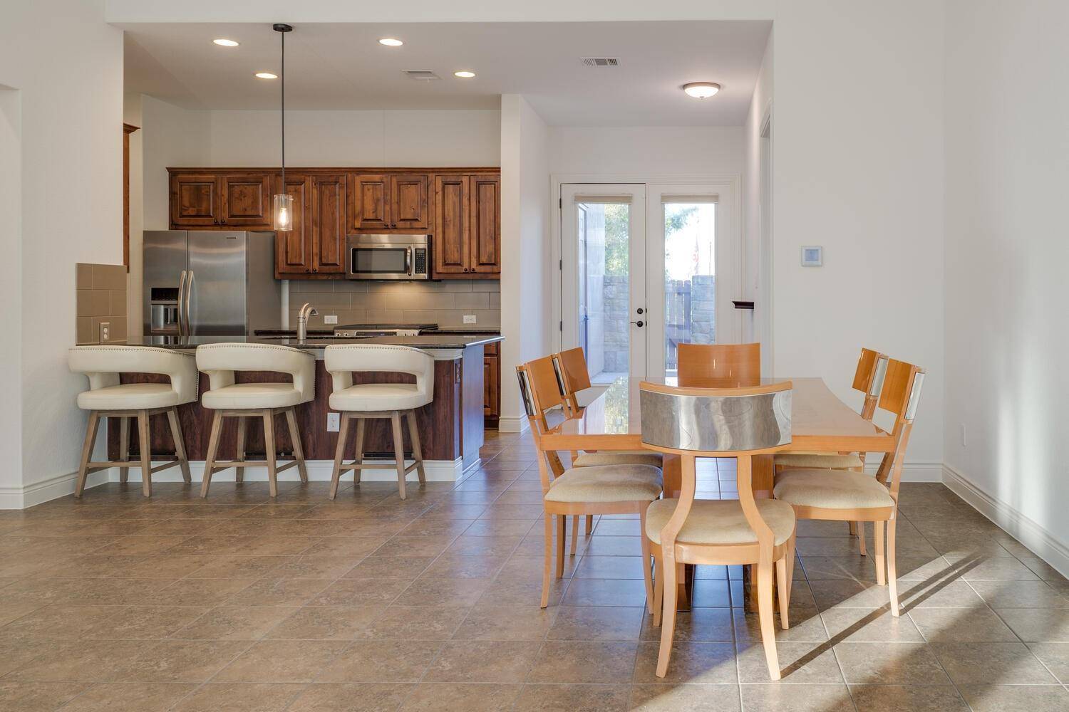 101 Rivalto CIR #2, Lakeway, TX 78734