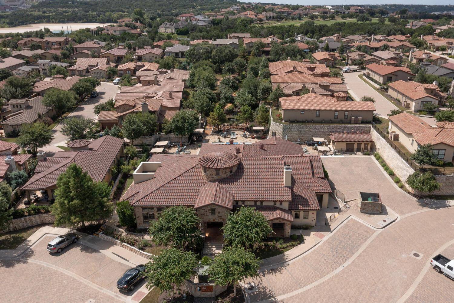 101 Rivalto CIR #2, Lakeway, TX 78734