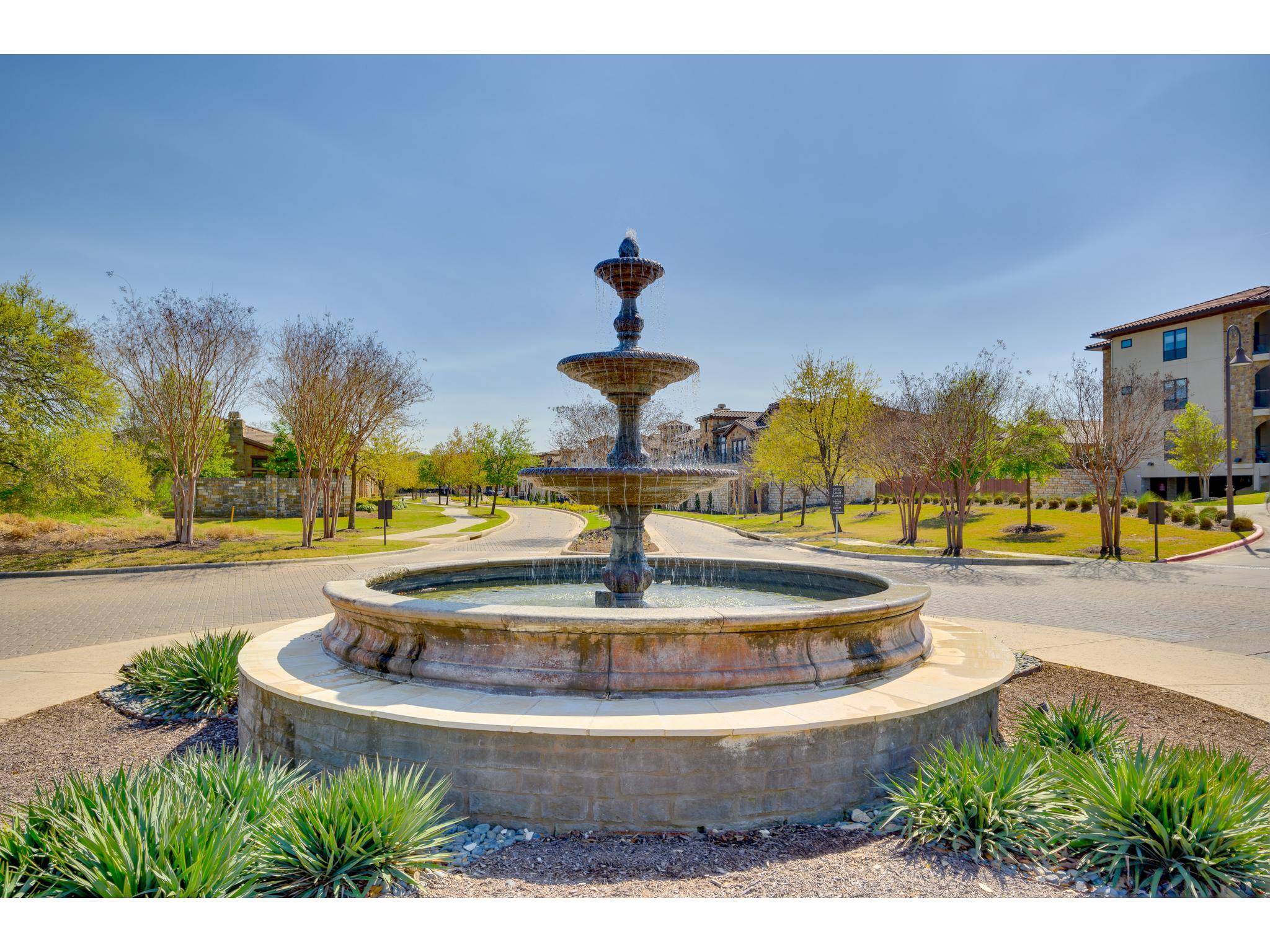 101 Rivalto CIR #2, Lakeway, TX 78734