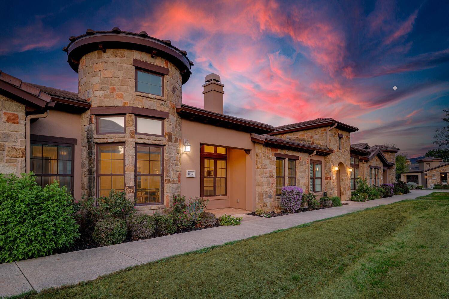 101 Rivalto CIR #2, Lakeway, TX 78734