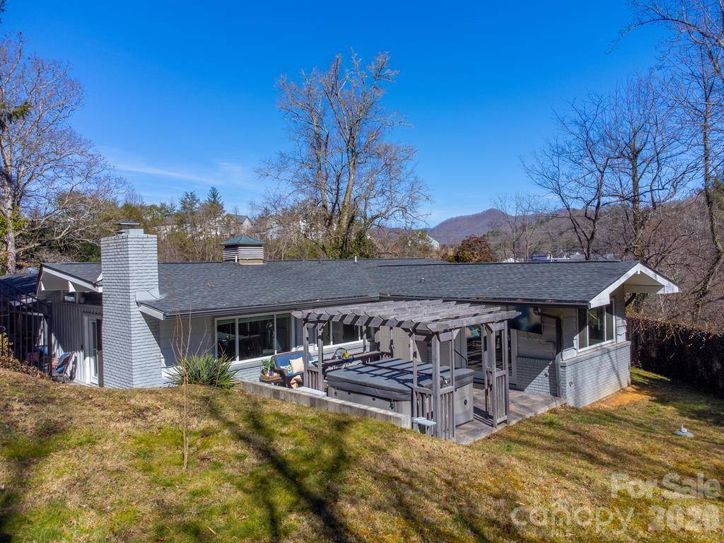 240 North Country Club DR, Cullowhee, NC 28723
