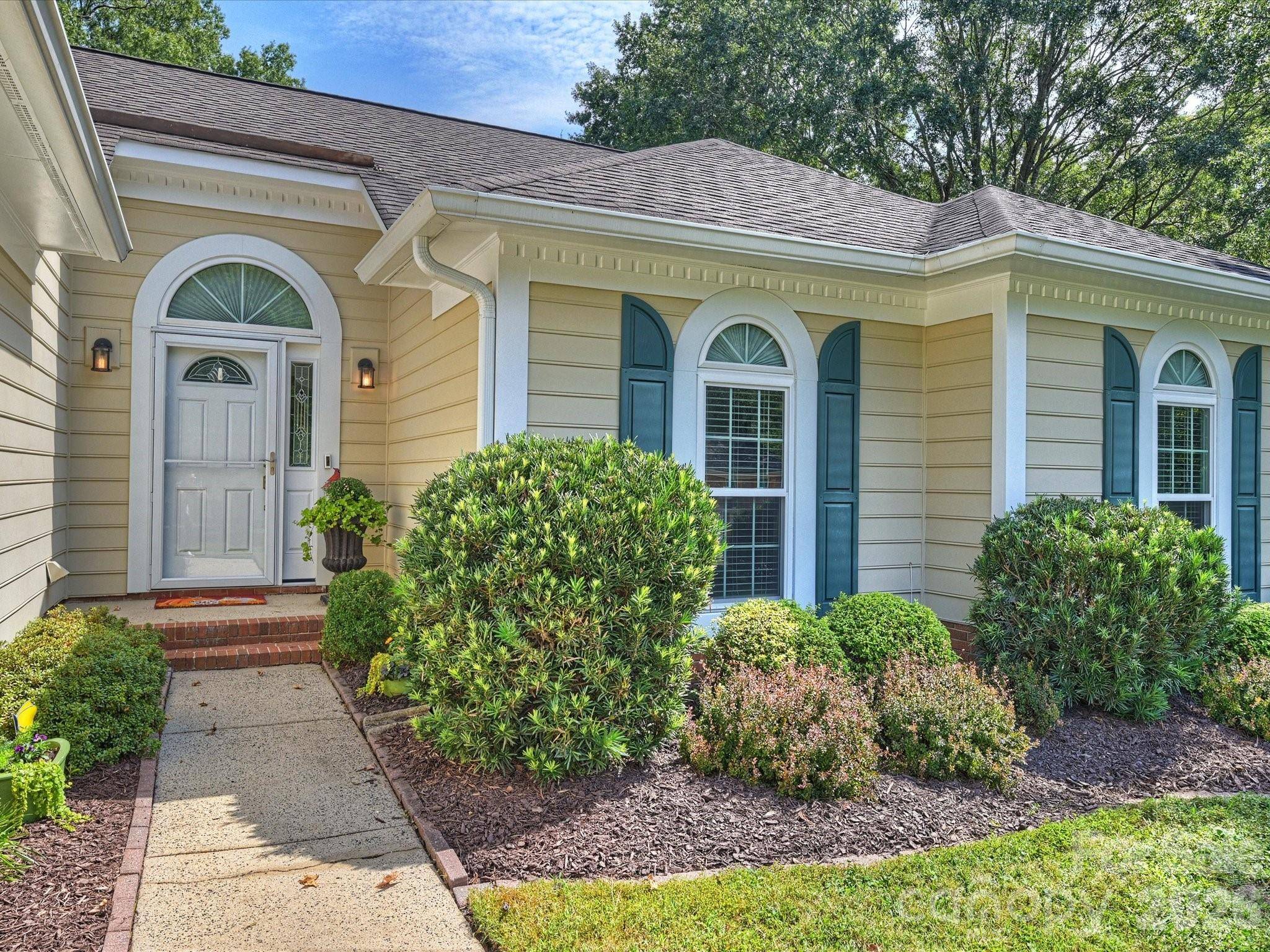 1608 Running Brook RD, Charlotte, NC 28214