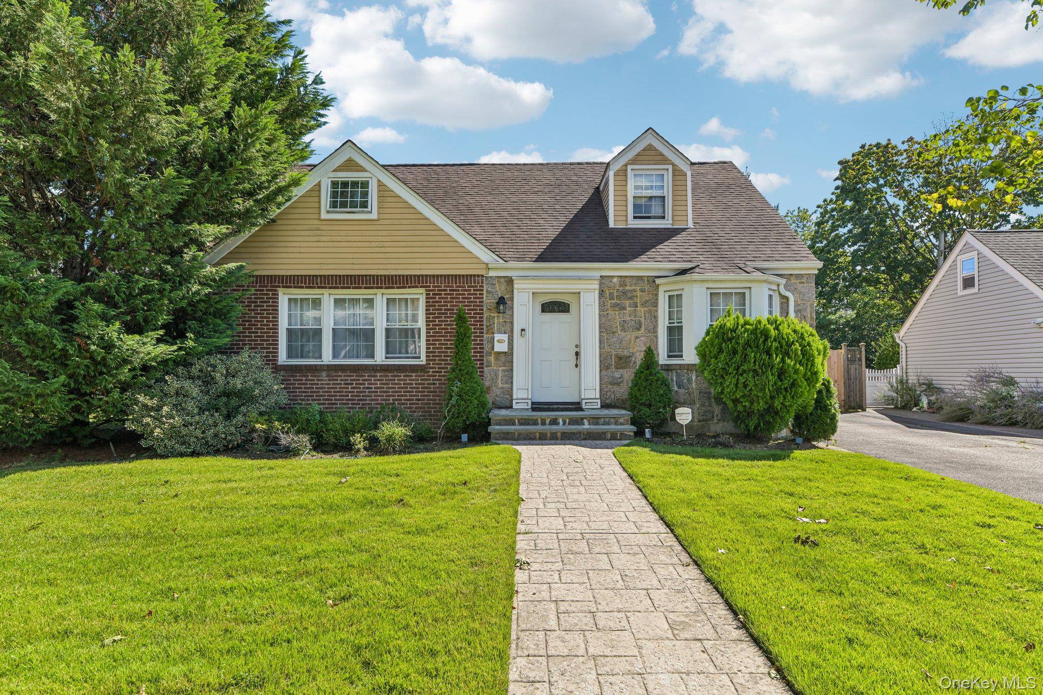 666 Lakeview AVE, Rockville Centre, NY 11570