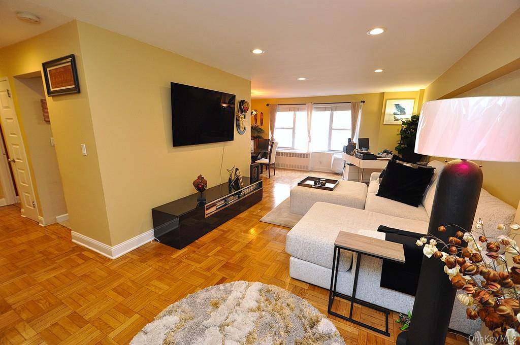 10 Old Mamaroneck RD #2A, White Plains, NY 10605