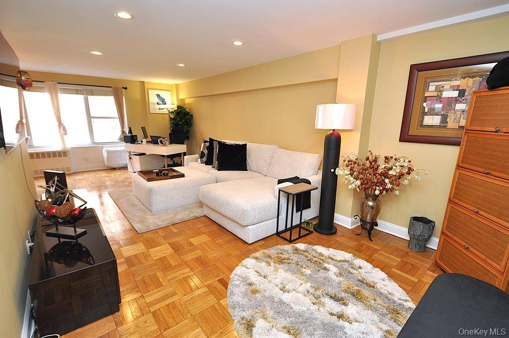 10 Old Mamaroneck RD #2A, White Plains, NY 10605